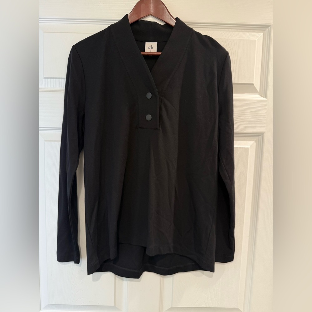 CAbi Size Medium #4565 Ritzy Top Fall 2023 Black, soft stretch knit (orig $119)